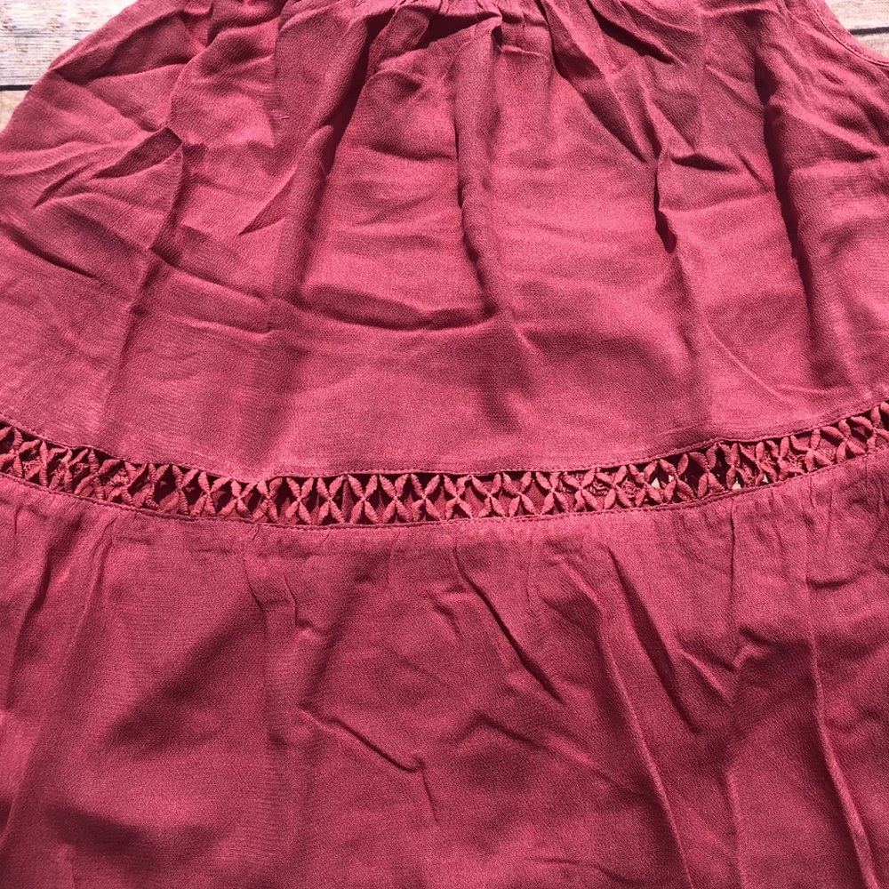 relaxed fit tank, keyhole back & crochet trims - Picture 3 of 6